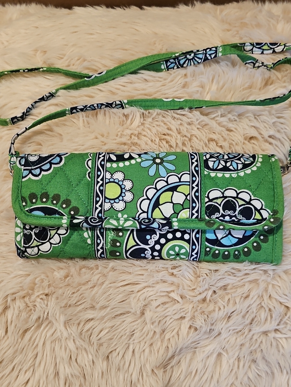 Vera Bradley Sleek Wallet In Cupcake Green EUC - Picture 2 of 11